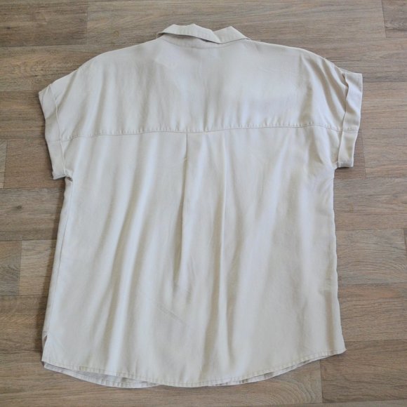 NWT Kensie Beige Cream Button Up Front Flowy Cap Sleeve Size Small - Picture 3 of 5